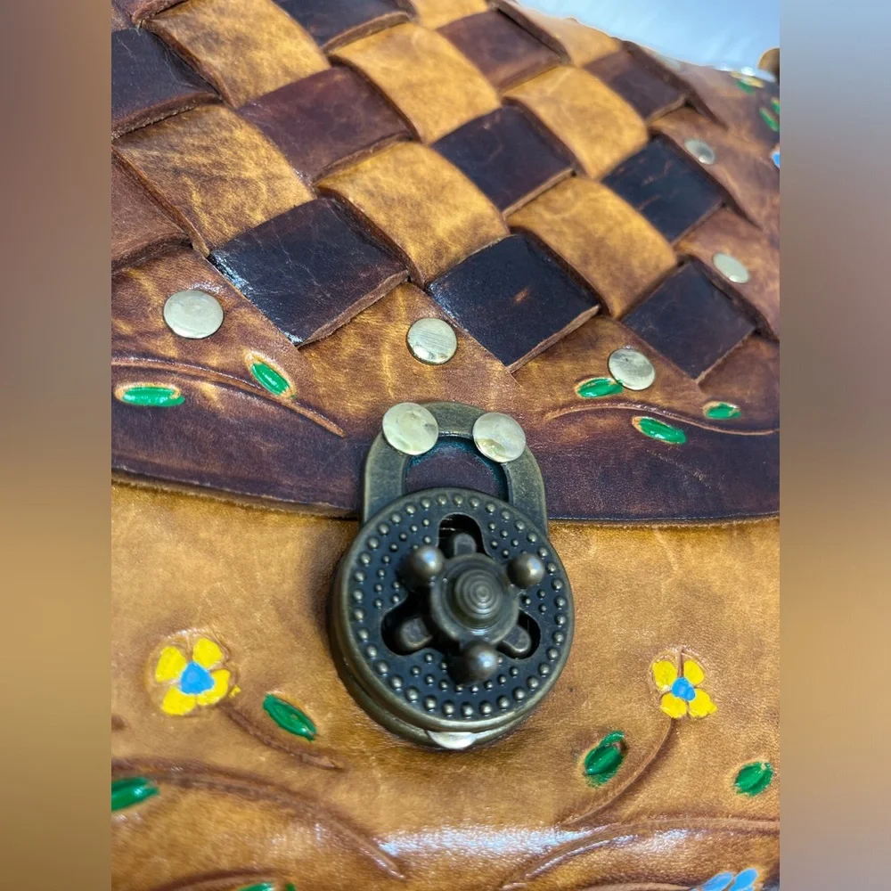 Gift
Vintage RARE Authentic 1970 Hand painted Tooled Leather Crossbody - Picture 6 of 17